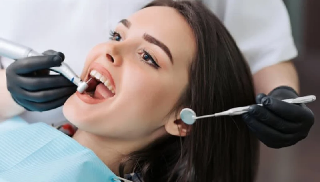 Diş Polikliniği ile Diş Kliniği Arasındaki Fark Nedir?